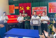 Mainland delegation visits those at sea ahead of Lunar New Year